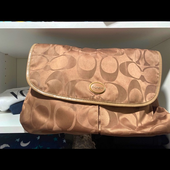 Coach Handbags - 🔆Coach purse🔆Messenger flap style🦋